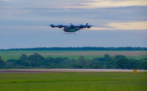 
          Imagem ilustrativa da imagem Carro voador da Embraer faz primeiro voo em SP
          
