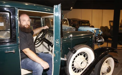 
          Imagem ilustrativa da imagem Carros antigos chegam a valer R$2 milhões
          