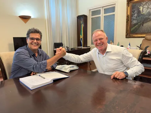 
          Imagem ilustrativa da imagem Casagrande aumenta sinais para Ricardo
          