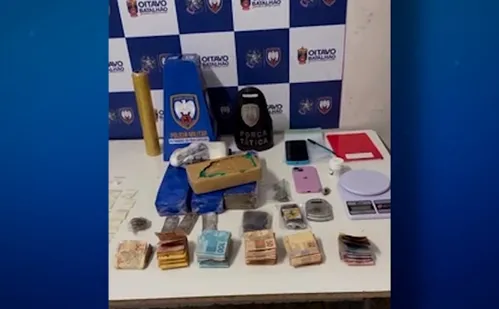 
          Imagem ilustrativa da imagem Casal é preso por tráfico de drogas e macaco sagui é resgatado durante ação da PM
          