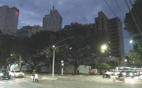 
          Imagem ilustrativa da imagem Casas nos bairros Praia do Canto e Santa Helena vão virar prédios
          