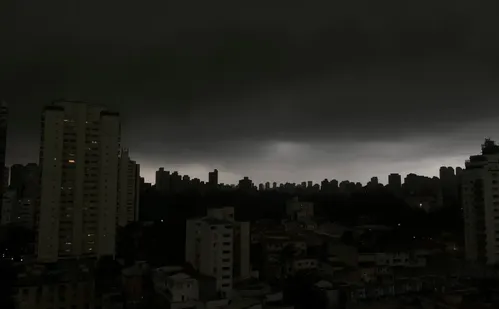 
          Imagem ilustrativa da imagem Ciclone pode trazer chuva de até 100 mm à Região Sudeste a partir de sexta
          