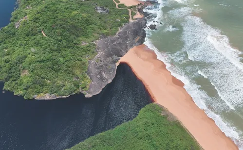 
          Imagem ilustrativa da imagem Cidade Saúde: diversão em mais de 50 praias de Guarapari
          