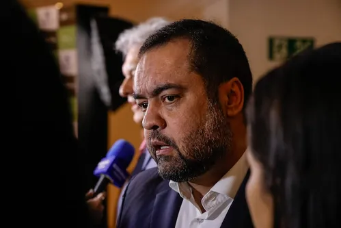 
          Imagem ilustrativa da imagem Comandante contradiz Castro sobre ‘muro do BOPE’ e alega que traficantes tramaram emboscada na mata
          