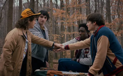 
          Imagem ilustrativa da imagem Como 'Stranger Things' aposta em novas crianças para criar seu grande final
          