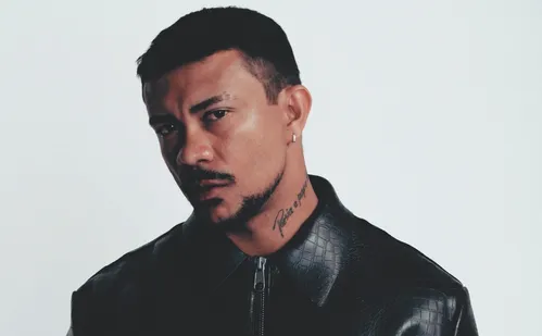 
          Imagem ilustrativa da imagem “Como ambulante, aprendi o valor da luta e de correr atrás”, diz Xamã
          