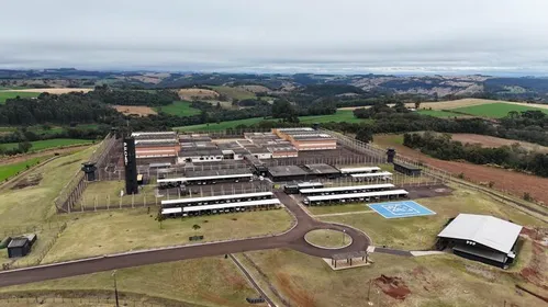 
          Imagem ilustrativa da imagem Como é o presídio de segurança máxima para onde líderes do CV do Rio foram transferidos; veja
          