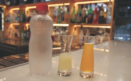 
          Imagem ilustrativa da imagem Como fazer drinques com e sem álcool para a noite da virada
          