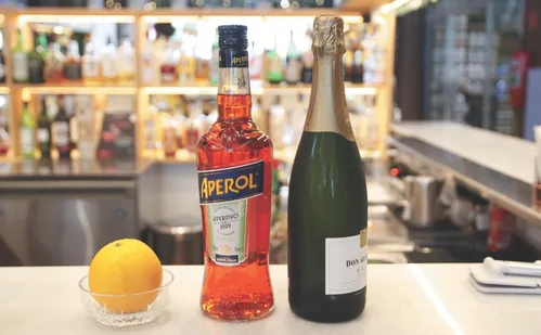 
          Imagem ilustrativa da imagem Como fazer drinques com e sem álcool para a noite da virada
          