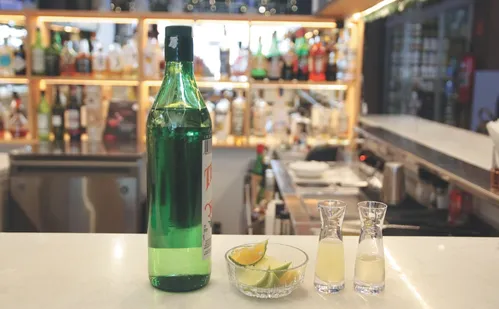 
          Imagem ilustrativa da imagem Como fazer drinques com e sem álcool para a noite da virada
          