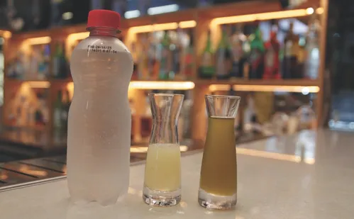 
          Imagem ilustrativa da imagem Como fazer drinques com e sem álcool para a noite da virada
          