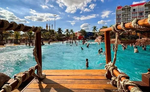 
          Imagem ilustrativa da imagem Competição de comer melancia em resort termina em morte de hóspede em SP
          