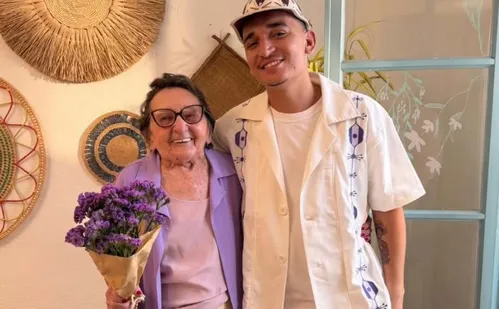 
          Imagem ilustrativa da imagem 'Coração do bem': Tânia Maria conhece João Gomes e posta foto com o cantor
          