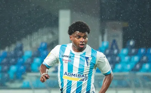 
          Imagem ilustrativa da imagem Cria do Flamengo, Lincoln projeta seguir na Sérvia após fazer boa temporada
          