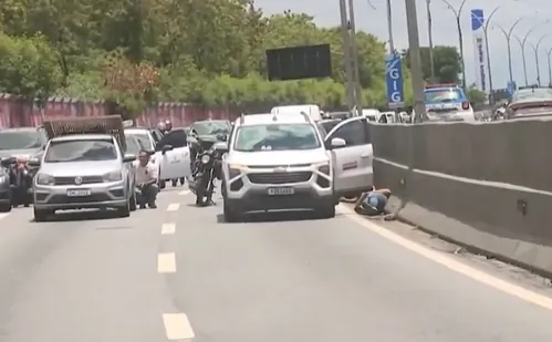 
          Imagem ilustrativa da imagem Criança é baleada dentro de escola durante tiroteio no Rio de Janeiro
          