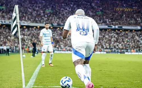 
          Imagem ilustrativa da imagem Cruzeiro empata com Ceará e sai da briga pelo título do Brasileirão
          