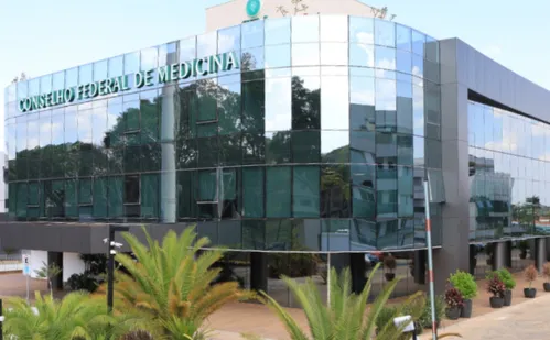 
          Imagem ilustrativa da imagem Cursos com nota baixa no Enamed podem deixar 13 mil alunos sem CRM
          