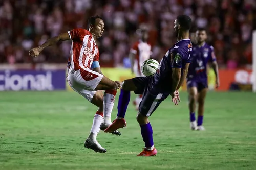 
          Imagem ilustrativa da imagem Decisão x Náutico: confira as informações da partida, escalações e arbitragem
          