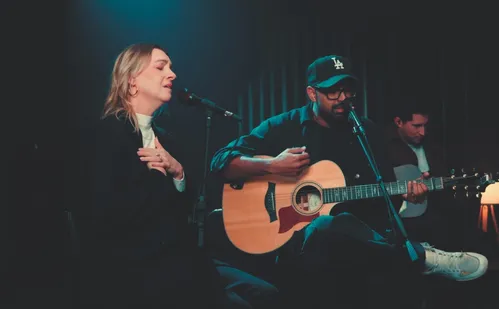 
          Imagem ilustrativa da imagem Declaração de amor a Jesus na voz do casal Lucas e Evelyn
          