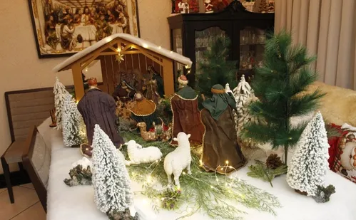 
          Imagem ilustrativa da imagem Decoração natalina: cenários mágicos para celebrar o Natal em casa
          