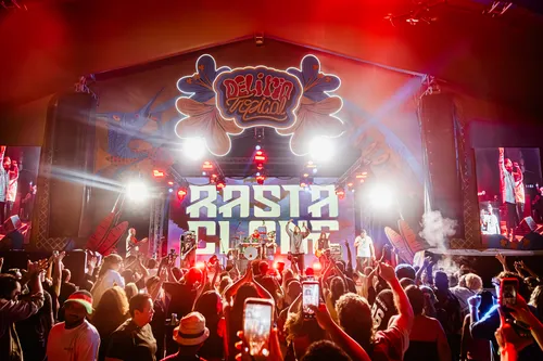 
          Imagem ilustrativa da imagem Delírio Tropical: veja fotos do festival de música e cultura em Vila Velha
          