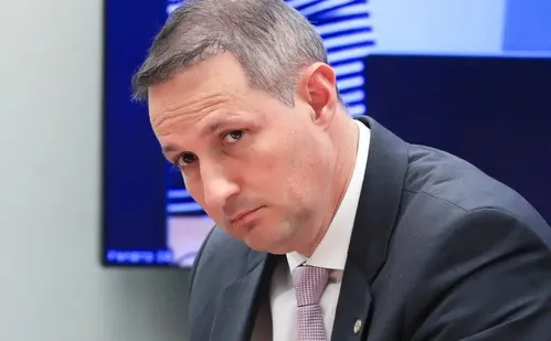 
          Imagem ilustrativa da imagem Derrite confirma saída antecipada do governo de SP para voltar à Câmara em 2026
          