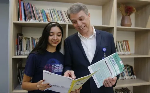 
          Imagem ilustrativa da imagem Desafio em família no segundo dia de Enem 2025
          