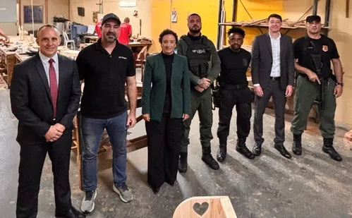 
          Imagem ilustrativa da imagem Detentos vão produzir troféus que serão entregues em homenagem promovida pela OAB
          