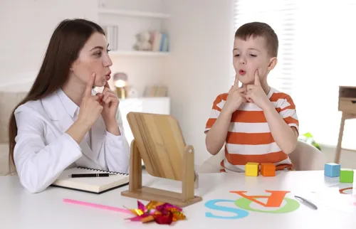 
          Imagem ilustrativa da imagem Dia do Fonoaudiólogo destaca avanços da profissão e desafios no acesso
          