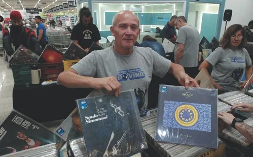 
          Imagem ilustrativa da imagem Discos raros de vinil podem chegar a R$ 2.500
          