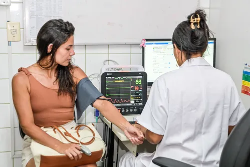 
          Imagem ilustrativa da imagem Dois milhões de consultas e exames especializados
          