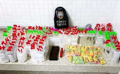 
          Imagem ilustrativa da imagem Dois suspeitos são presos após mais de mil comprimidos de ecstasy serem encontrados
          