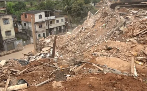 
          Imagem ilustrativa da imagem Doze famílias são impactadas com demolições de prédios em Vila Velha
          