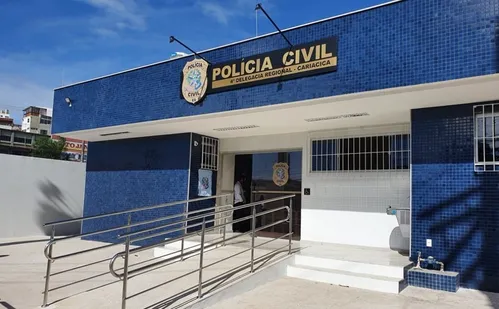 
          Imagem ilustrativa da imagem Dupla é presa por tentar furtar moto em frente a Delegacia
          