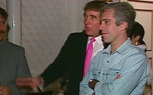 
          Imagem ilustrativa da imagem "É claro que ele sabia": veja íntegra de e-mails de Jeffrey Epstein sobre Trump
          