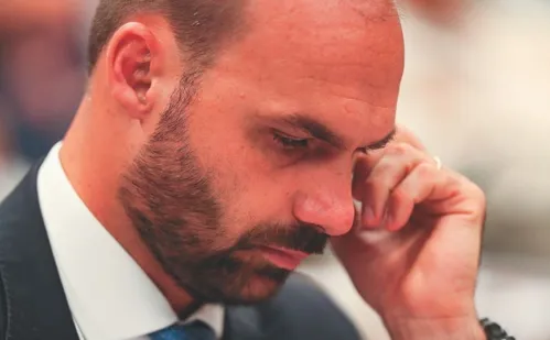 
          Imagem ilustrativa da imagem Eduardo Bolsonaro chega à marca de 50 faltas na Câmara dos Deputados
          