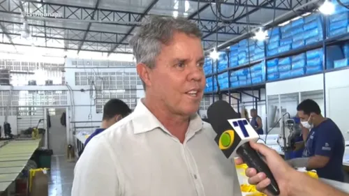 
          Imagem ilustrativa da imagem Efeito "Agente Secreto": Pitombeira projeta vender até 100 mil camisas no Carnaval
          