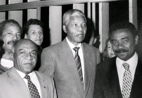 
          Imagem ilustrativa da imagem Eleição com menos partidos e siglas "enfraquecidas"
          