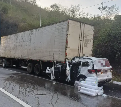 
          Imagem ilustrativa da imagem Em Gravatá, colisão na BR-232 deixa quatro feridos, incluindo uma recém-nascida
          