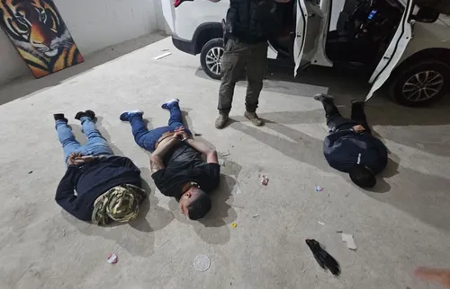 
          Imagem ilustrativa da imagem Empresário é sequestrado em Candeias e resgatado pela polícia em Jaboatão
          