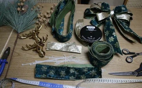 
          Imagem ilustrativa da imagem Enfeite para decorar portas com estilo para o Natal
          