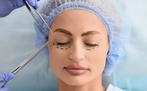 
          Imagem ilustrativa da imagem Especialista afirma: “Autoestima não é tratada com plástica”
          