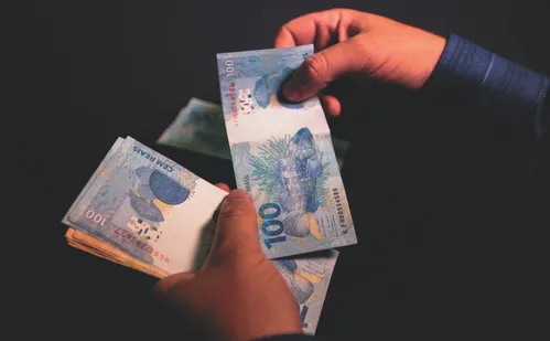 
          Imagem ilustrativa da imagem Especialistas dão dicas de uso consciente do 13º salário
          