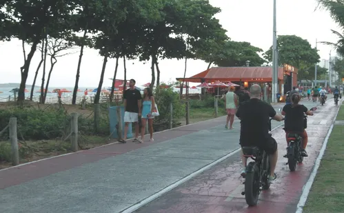 
          Imagem ilustrativa da imagem Especialistas defendem “lei seca” também para as bikes elétricas
          