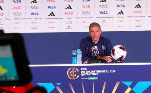 
          Imagem ilustrativa da imagem Estilo agressivo do Flamengo preocupa técnico do Paris Saint-Germain
          