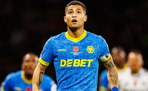 
          Imagem ilustrativa da imagem Ex-Flamengo deve trocar lanterna por gigante em negócio de R$ 310 milhões
          