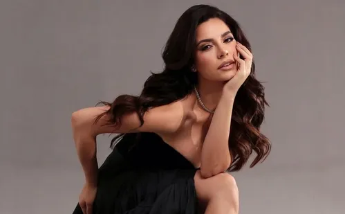 
          Imagem ilustrativa da imagem Júlia Gama: "Fui uma criança gordinha, passei por muito bullying"
          