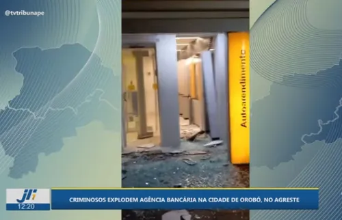 
          Imagem ilustrativa da imagem Explosão destrói agência do Banco do Brasil em Orobó, no Agreste de Pernambuco
          