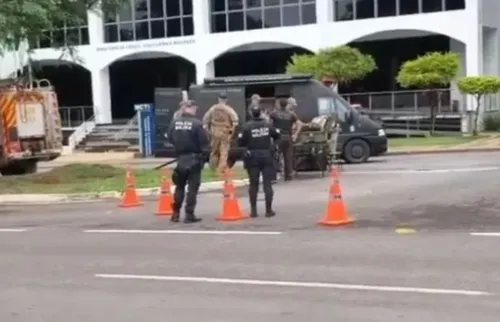 
          Imagem ilustrativa da imagem Explosão na Esplanada deixa 27 feridos, três deles em estado grave
          