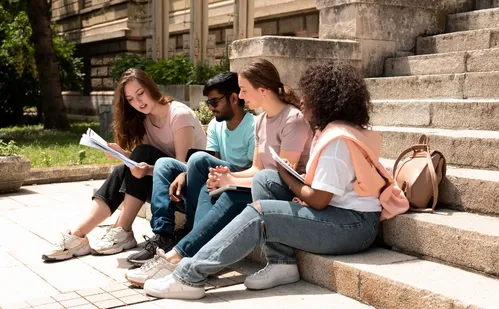 
          Imagem ilustrativa da imagem Faculdades no ES abrem vagas para 11 mil bolsas com nota do Enem
          